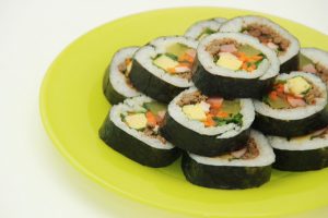 Gimbap (Flickr: Hyeon-Jeong Suk CC BY 2.0)